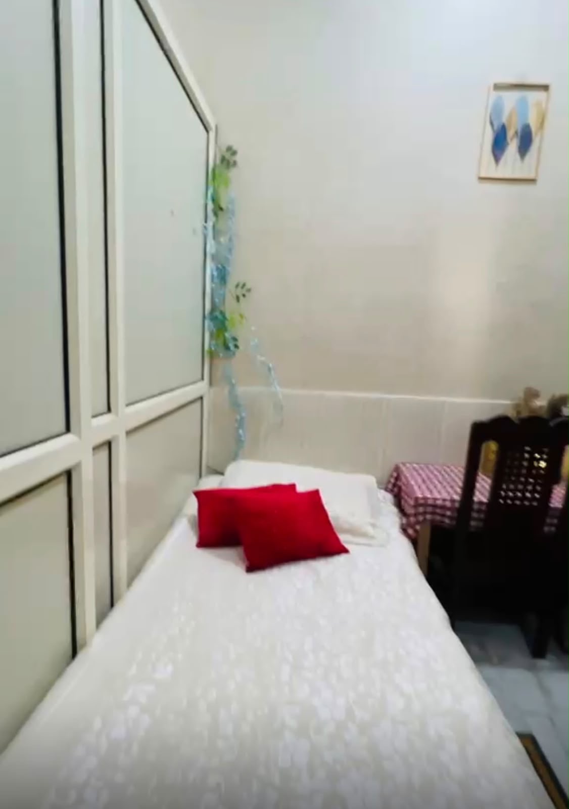 Single sharing room furnishing